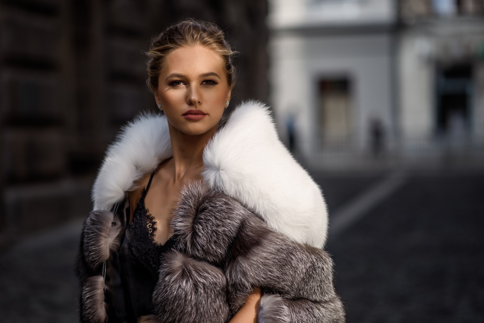 Women fur. Даниелла Димитровска fur Coat. Девушка в шубе. Блондинка в шубе. Fur Coat.